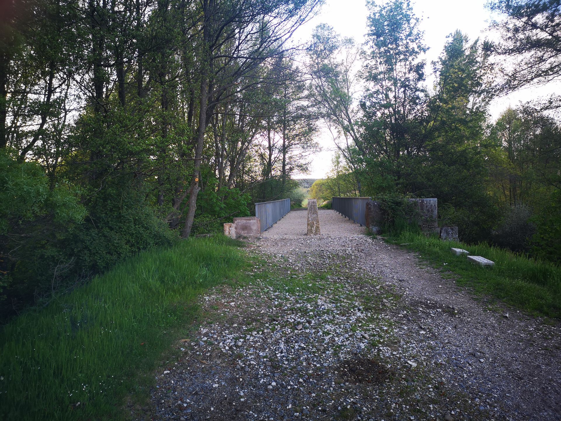 YA PODEMOS PASEAR POR LA NUEVA PASARELA DEL RÍO PEDROSO. 