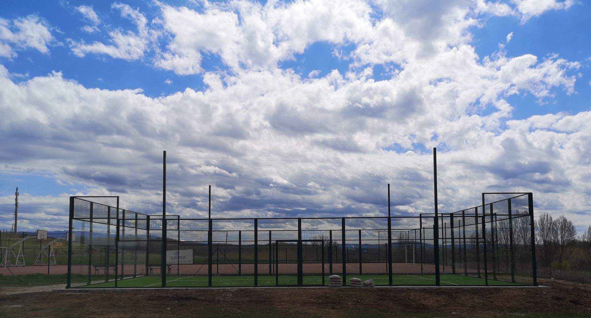 NUEVA INSTALACIÓN DEPORTIVA EN BARBADILLO DEL MERCADO. 